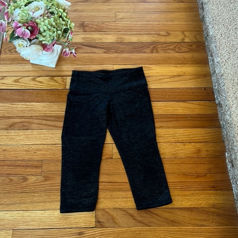 Athleta XXS Dark Heather Grey‎ Crop Pants EUC - 16 inch Inseam 💜